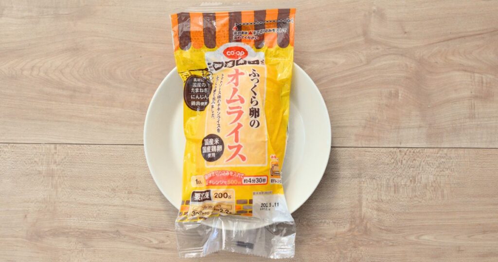 コープデリのふっくら卵のオムライスのパッケージ
