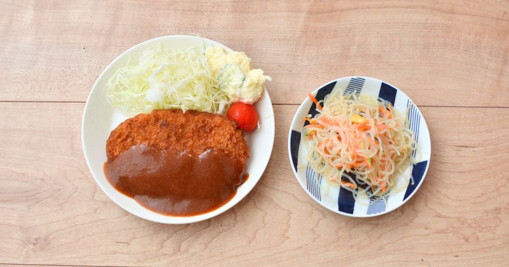 副菜付きミールキットで用意したみそとんかつと春雨の和え物
